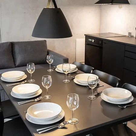 Concrete Loft Duplex -40sqm- Near Antonplatz شقة *