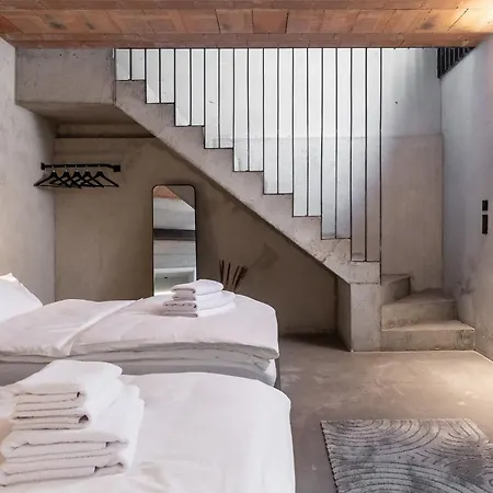 Concrete Loft Duplex -40sqm- Near Antonplatz 아파트 베를린